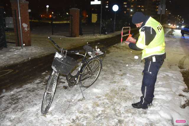Zderzenie opla z rowerzystą w Dzierżoniowie