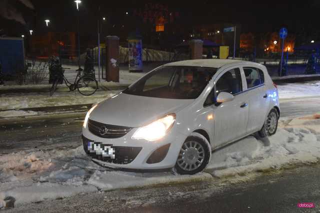 Zderzenie opla z rowerzystą w Dzierżoniowie