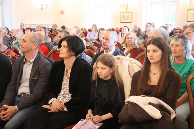 Koncert uczniów bielawskiej Szkoły Fortepianu d-moll w Dworku Chopina w 215. rocznicę urodzin kompozytora 