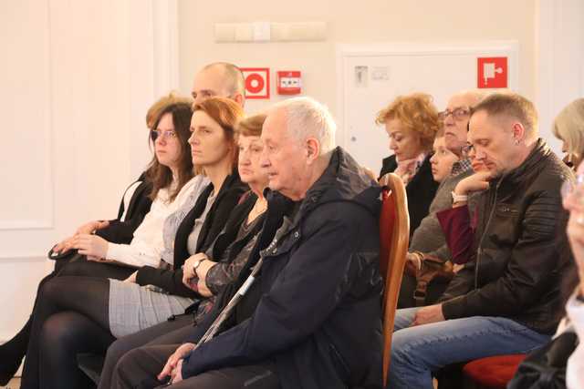 Koncert uczniów bielawskiej Szkoły Fortepianu d-moll w Dworku Chopina w 215. rocznicę urodzin kompozytora 