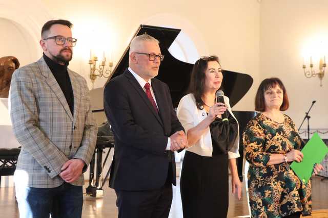 Koncert uczniów bielawskiej Szkoły Fortepianu d-moll w Dworku Chopina w 215. rocznicę urodzin kompozytora 
