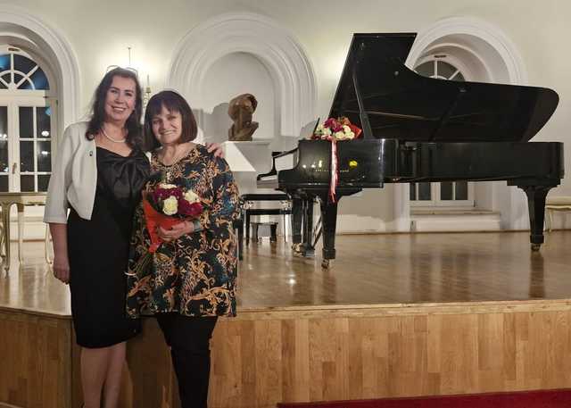 Koncert uczniów bielawskiej Szkoły Fortepianu d-moll w Dworku Chopina w 215. rocznicę urodzin kompozytora 