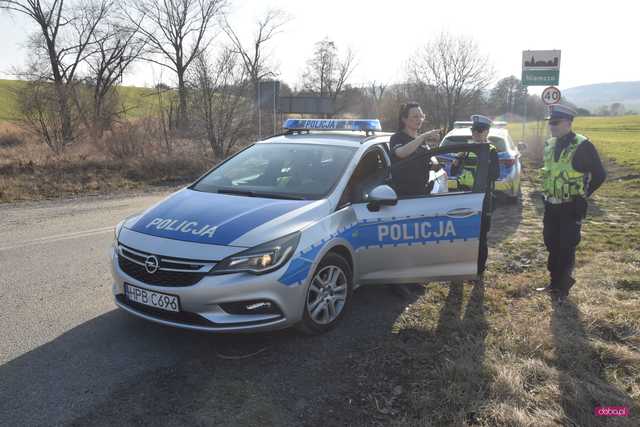 Zderzenie motocykla z volvo
