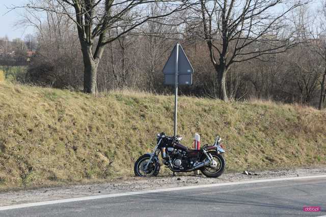 Zderzenie motocykla z volvo