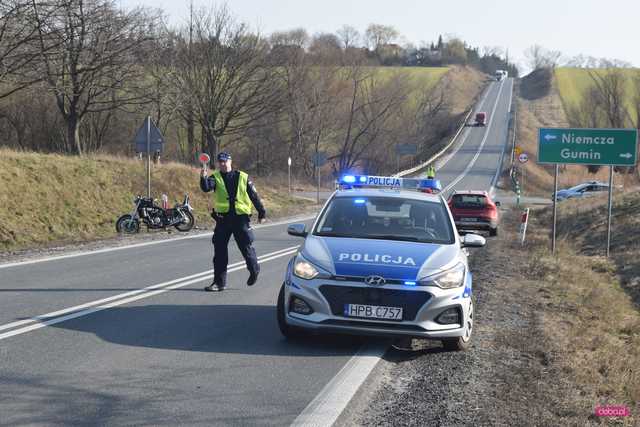 Zderzenie motocykla z volvo