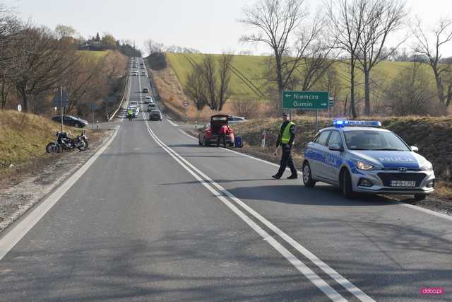 Zderzenie motocykla z volvo