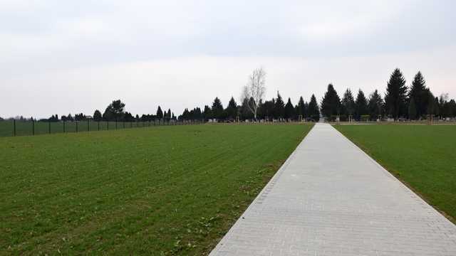 Dzierżoniów. Postęp prac przy powiększeniu cmentarza