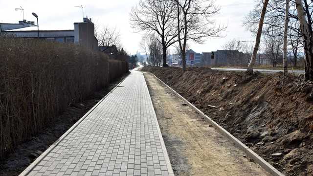 Ścieżka rowerowa i chodnik przy ul. Świdnickiej w Dzierżoniowie