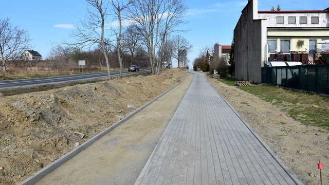 Ścieżka rowerowa i chodnik przy ul. Świdnickiej w Dzierżoniowie