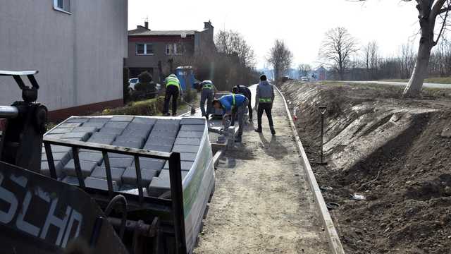 Ścieżka rowerowa i chodnik przy ul. Świdnickiej w Dzierżoniowie
