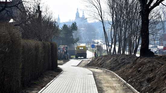 Ścieżka rowerowa i chodnik przy ul. Świdnickiej w Dzierżoniowie
