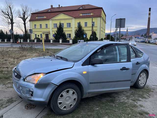 Zderzenie forda i opla w Pieszycach