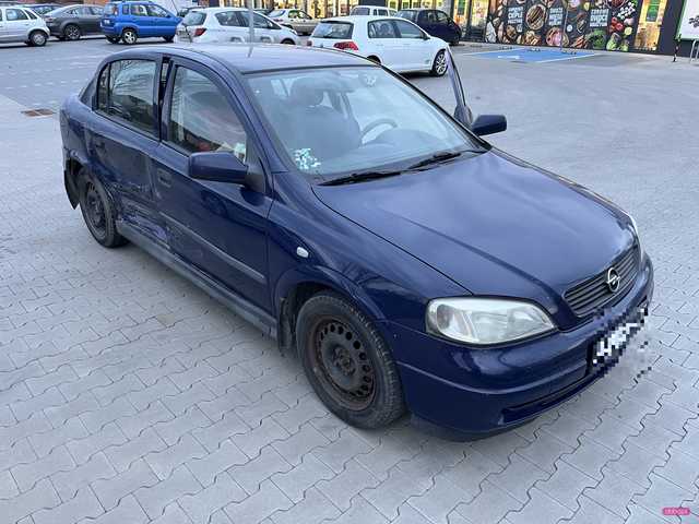 Zderzenie forda i opla w Pieszycach