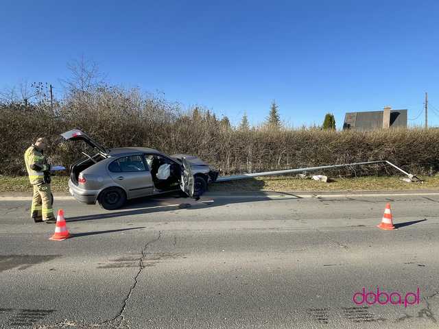 Dzierżoniów. Uderzył w latarnię