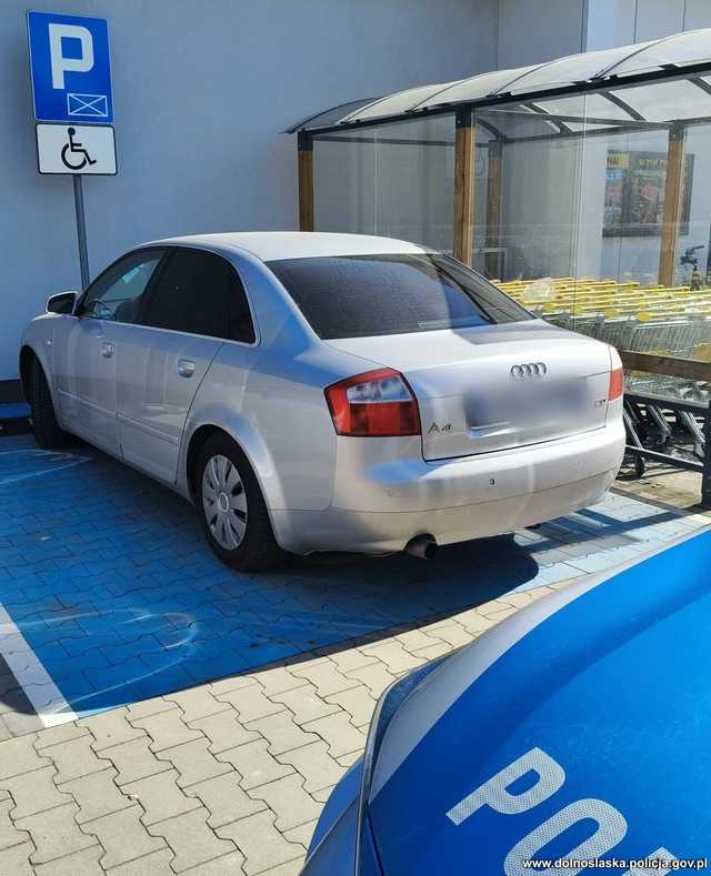 Dolnośląscy policjanci kontrolowali parkowanie na „kopertach”
