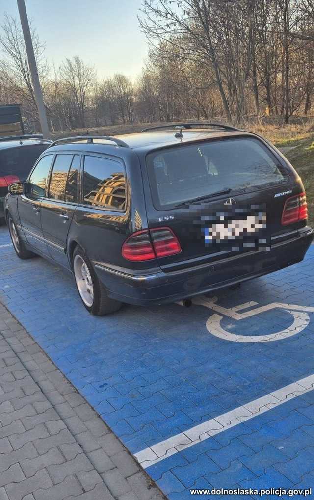 Dolnośląscy policjanci kontrolowali parkowanie na „kopertach”