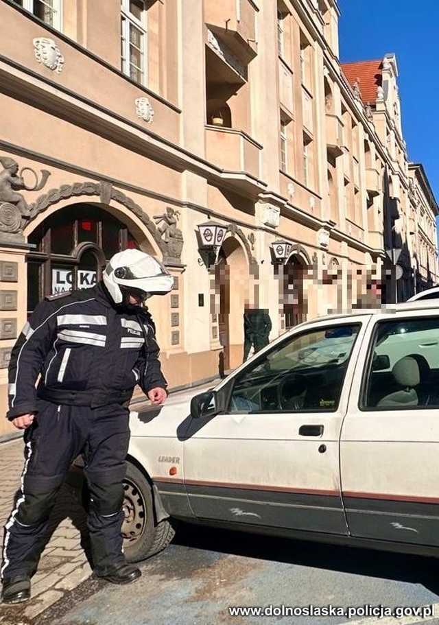 Dolnośląscy policjanci kontrolowali parkowanie na „kopertach”