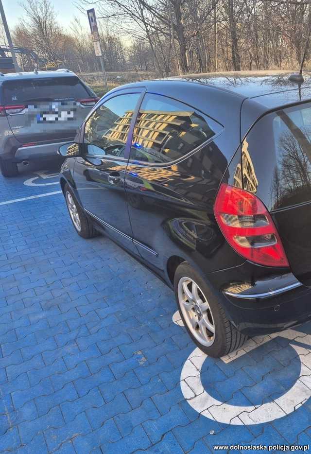 Dolnośląscy policjanci kontrolowali parkowanie na „kopertach”