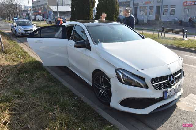 Zderzenie dwóch pojazdów na Diorowskiej w Dzierżoniowie 