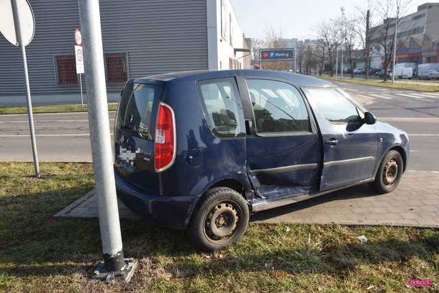 Zderzenie dwóch pojazdów na Diorowskiej w Dzierżoniowie 