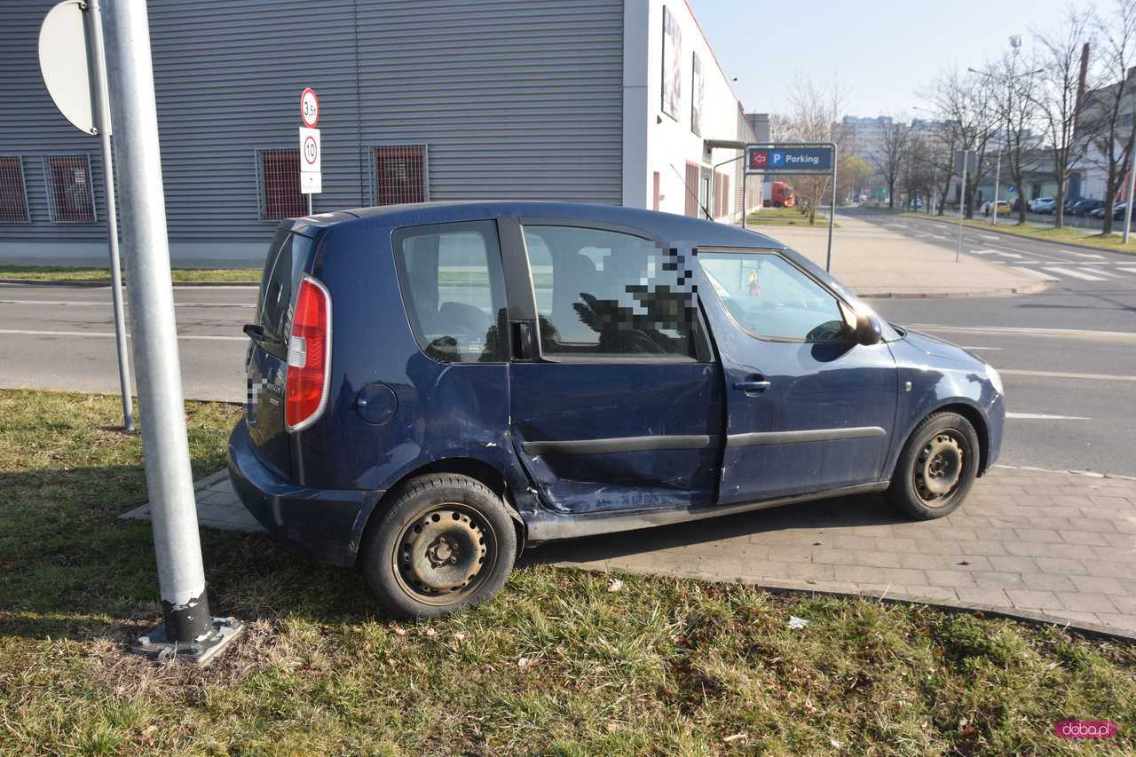 Zderzenie dwóch pojazdów na Diorowskiej w Dzierżoniowie 