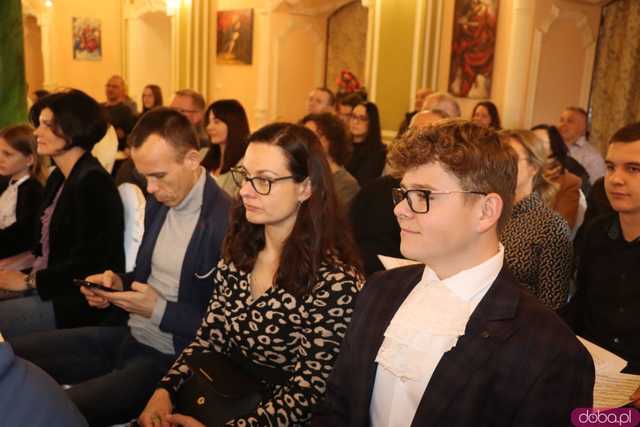 Koncert pamięci Bacha uczniów Szkoły Fortepanu d-moll w pałacu Gladishof w Piławie Górnej