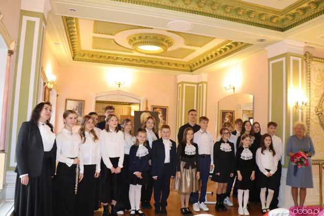 Koncert pamięci Bacha uczniów Szkoły Fortepanu d-moll w pałacu Gladishof w Piławie Górnej