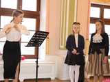Koncert pamięci Bacha uczniów Szkoły Fortepanu d-moll w pałacu Gladishof w Piławie Górnej