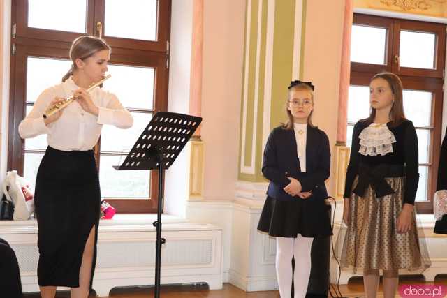 Koncert pamięci Bacha uczniów Szkoły Fortepanu d-moll w pałacu Gladishof w Piławie Górnej