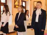 Koncert pamięci Bacha uczniów Szkoły Fortepanu d-moll w pałacu Gladishof w Piławie Górnej