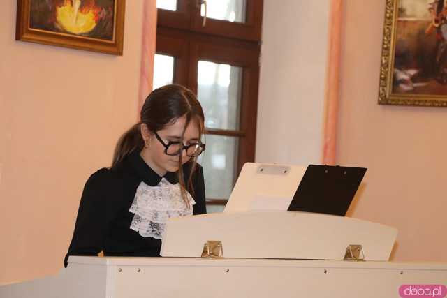 Koncert pamięci Bacha uczniów Szkoły Fortepanu d-moll w pałacu Gladishof w Piławie Górnej