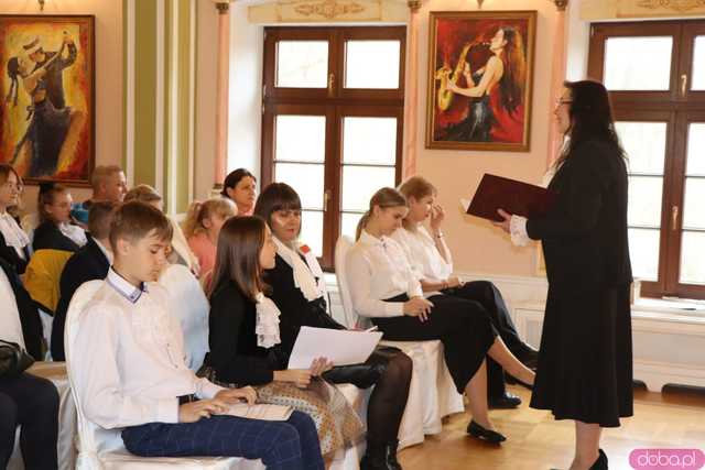 Koncert pamięci Bacha uczniów Szkoły Fortepanu d-moll w pałacu Gladishof w Piławie Górnej