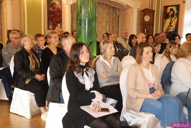 Koncert pamięci Bacha uczniów Szkoły Fortepanu d-moll w pałacu Gladishof w Piławie Górnej