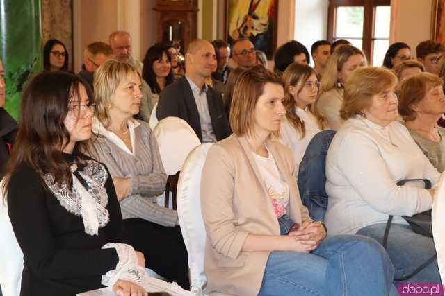 Koncert pamięci Bacha uczniów Szkoły Fortepanu d-moll w pałacu Gladishof w Piławie Górnej
