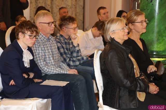Koncert pamięci Bacha uczniów Szkoły Fortepanu d-moll w pałacu Gladishof w Piławie Górnej