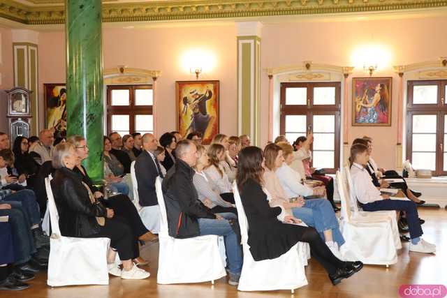 Koncert pamięci Bacha uczniów Szkoły Fortepanu d-moll w pałacu Gladishof w Piławie Górnej
