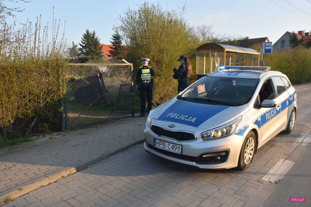Pieszyce. Wjechał pojazdem w bramę i uciekł