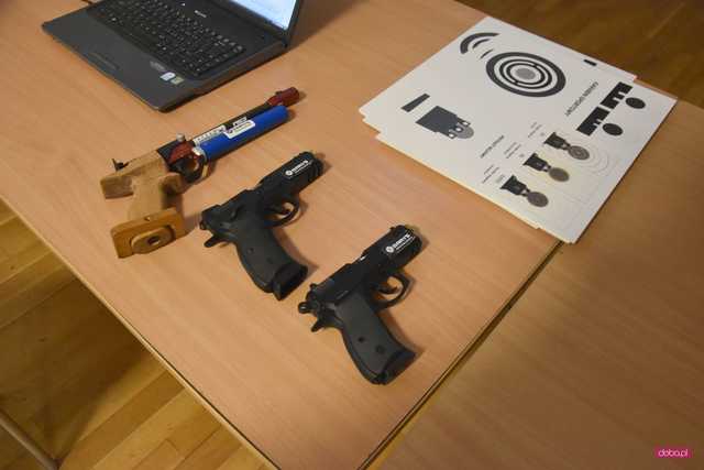 Szkolenie strzeleckie ósmoklasistów z gminy wiejskiej Dzierżoniów