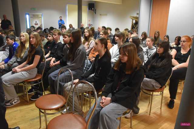 Szkolenie strzeleckie ósmoklasistów z gminy wiejskiej Dzierżoniów
