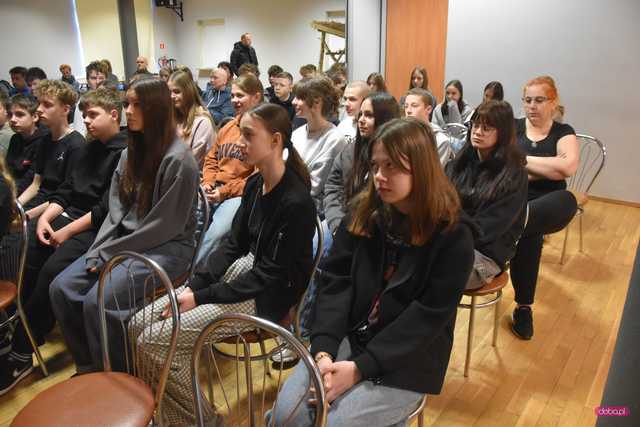 Szkolenie strzeleckie ósmoklasistów z gminy wiejskiej Dzierżoniów