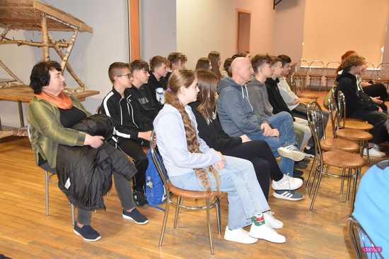 Szkolenie strzeleckie ósmoklasistów z gminy wiejskiej Dzierżoniów