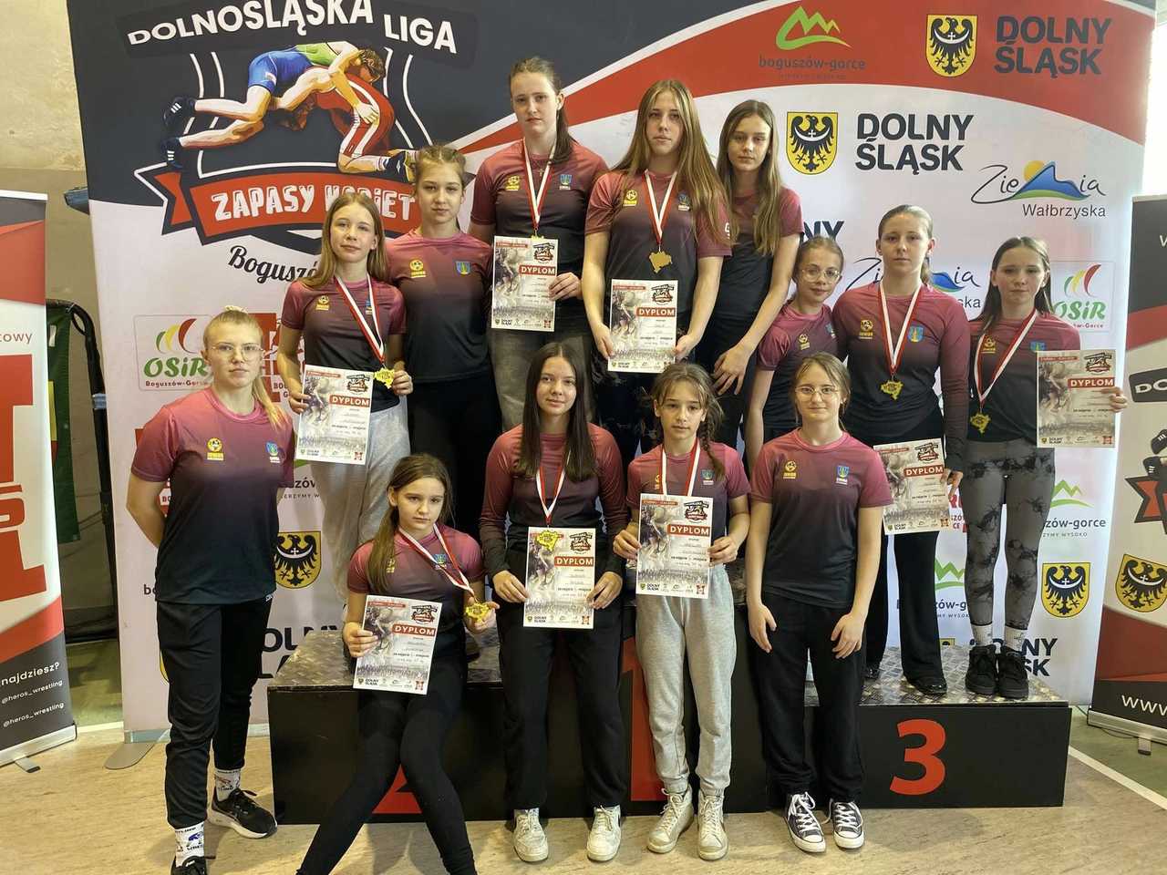 Dobry występ zawodniczek JUNIORA Dzierżoniów w Dolnośląskiej Lidze Dziewcząt w zapasach