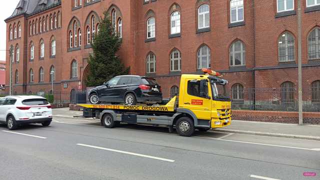 Policjanci zatrzymali pijanego kierowcę bmw