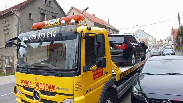 Policjanci zatrzymali pijanego kierowcę bmw