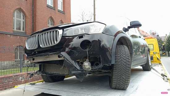 Policjanci zatrzymali pijanego kierowcę bmw