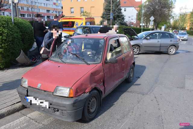 Zderzenie trzech samochodów w Bielawie