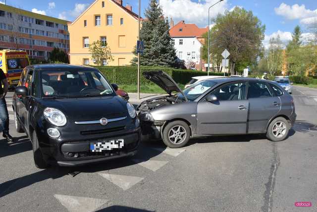 Zderzenie trzech samochodów w Bielawie