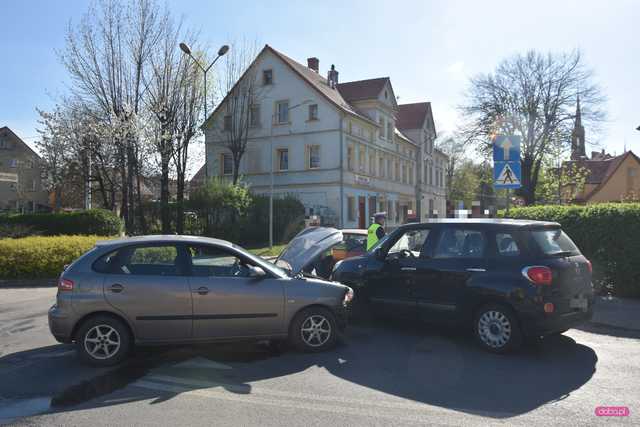 Zderzenie trzech samochodów w Bielawie