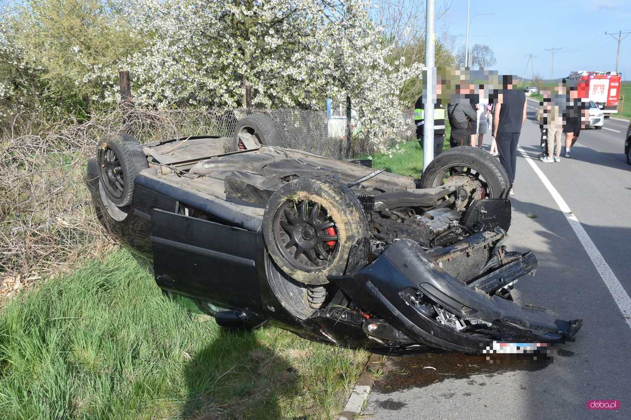 Dachowanie na drodze Dzierżoniów - Dobrocin