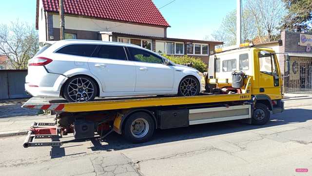 Zderzenie forda z audi w Dzierżoniowie